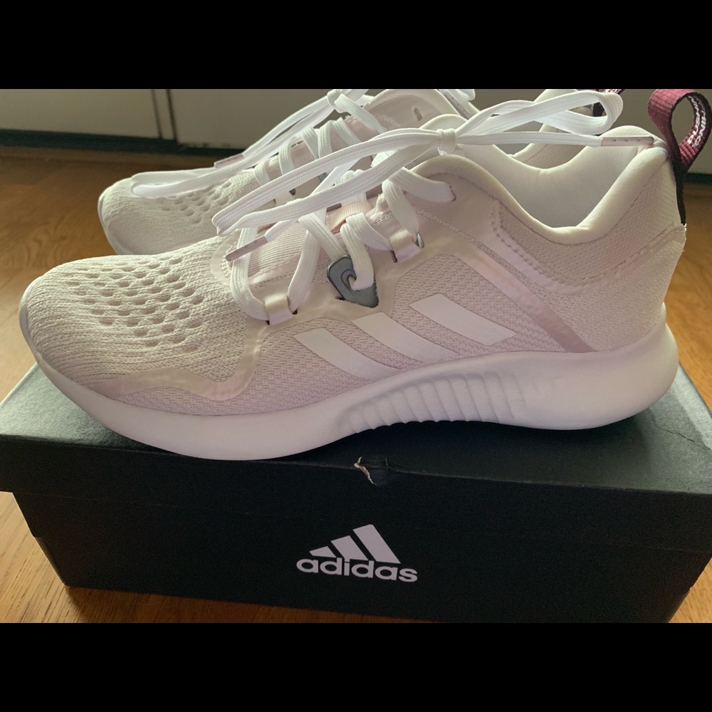 Adidas edgebounce tennis shoes.